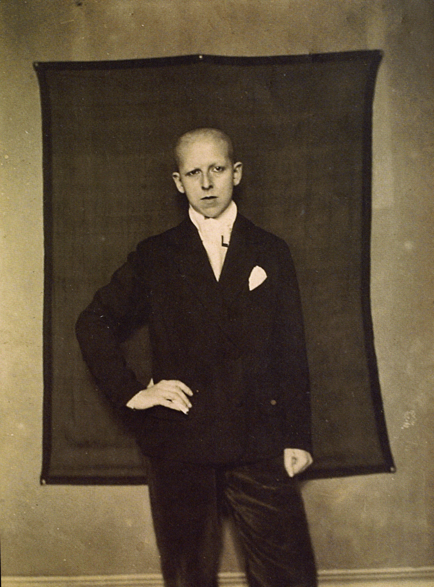 Claude Cahun, Self-Portrait, 1920 — a look sent back: the gaze refused