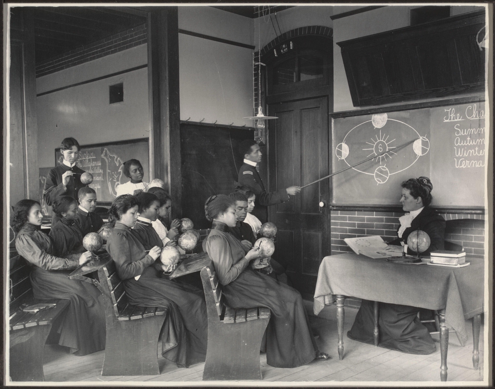 Frances Benjamin Johnston, Geography — Studying the Seasons, Hampton Institute, 1899 — work checked together, in the room